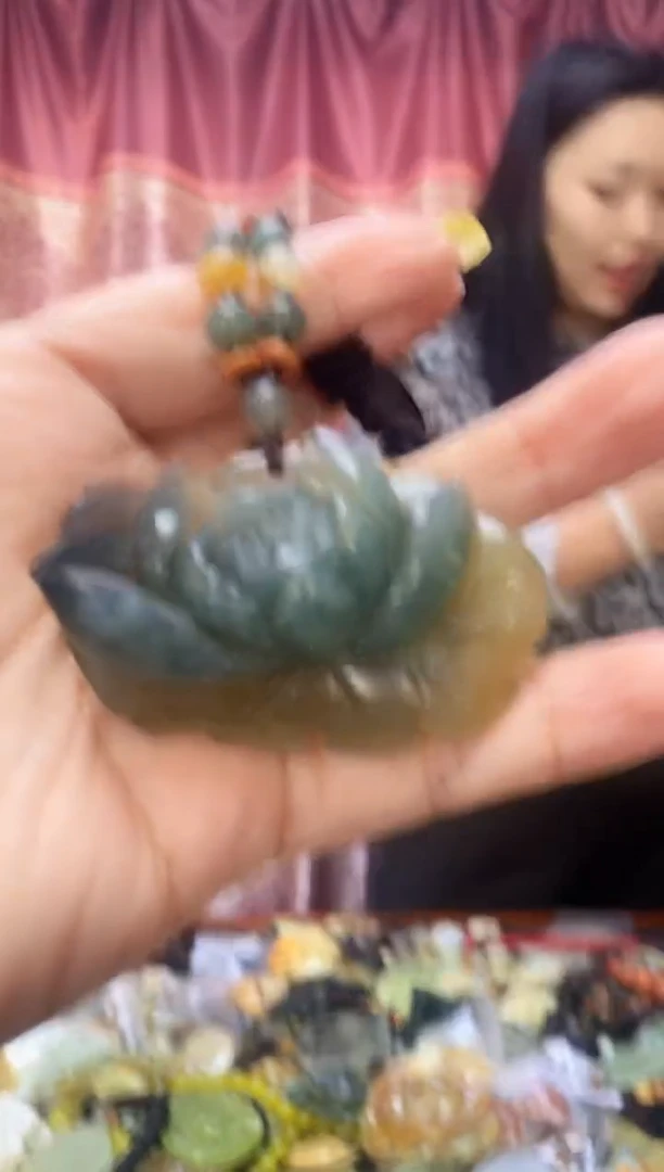 未镶嵌岫玉吊坠
