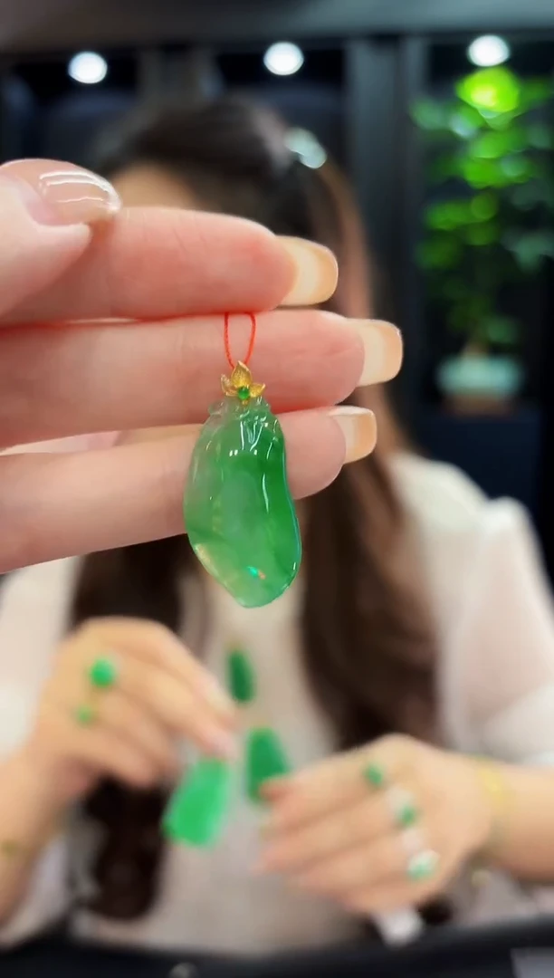 颈饰18K金镶嵌翡翠 缅料A货/支持复检/一件