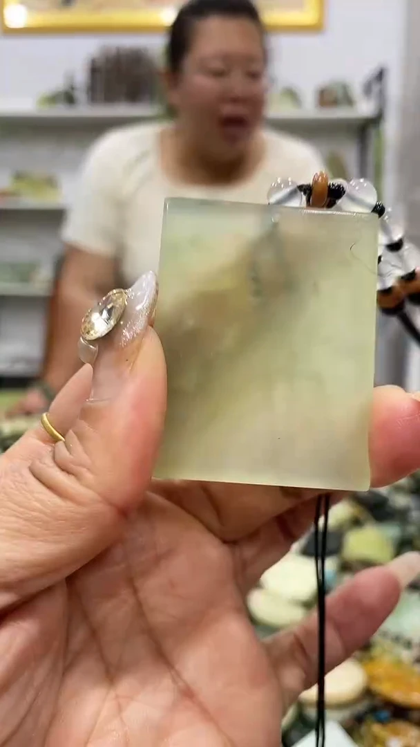 岫玉未镶嵌吊坠