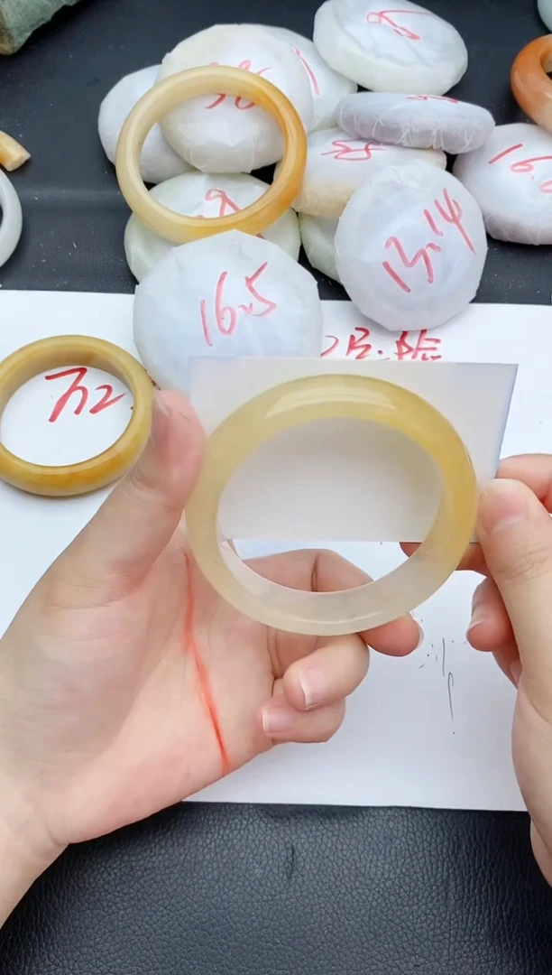 石英质玉手镯未镶嵌152+61.2