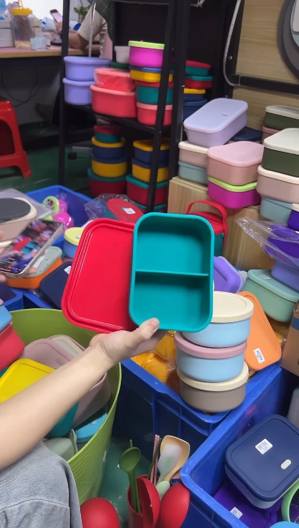 硅胶700ml-绿底红盖-2格小盒