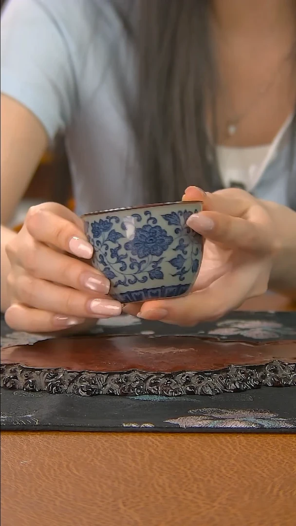 景德镇陶瓷青花缠枝莲主人杯