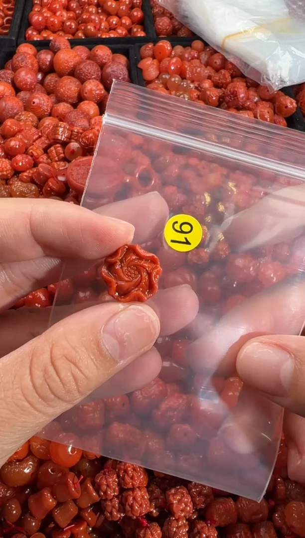 南红玛瑙未镶嵌颈饰1