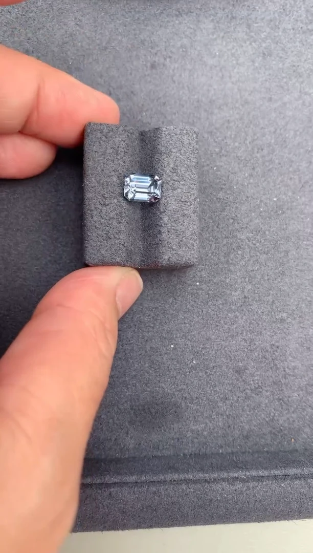 【闪购商品】尖晶石裸石未镶嵌1.8ct灰尖晶