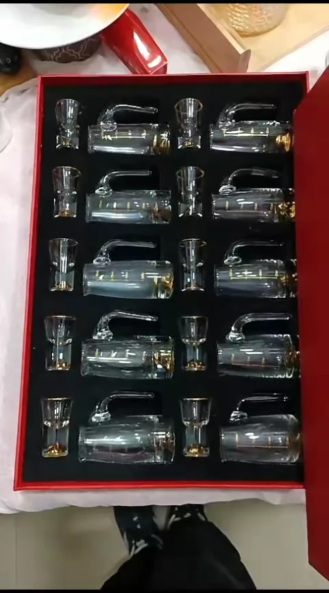 瓷金箔白酒具十壶十杯