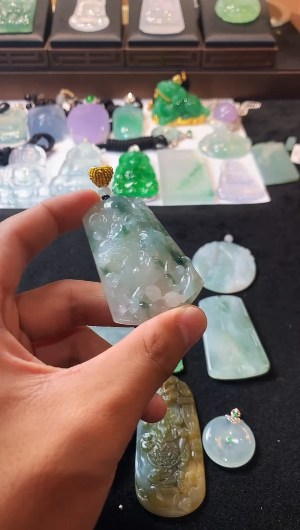 未镶嵌定制翡翠C****?  S毛货不退不换