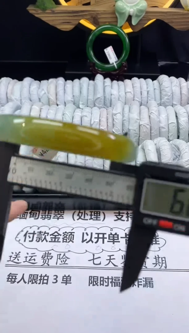 翡翠手镯未镶嵌缅甸翡翠处理手镯饰品