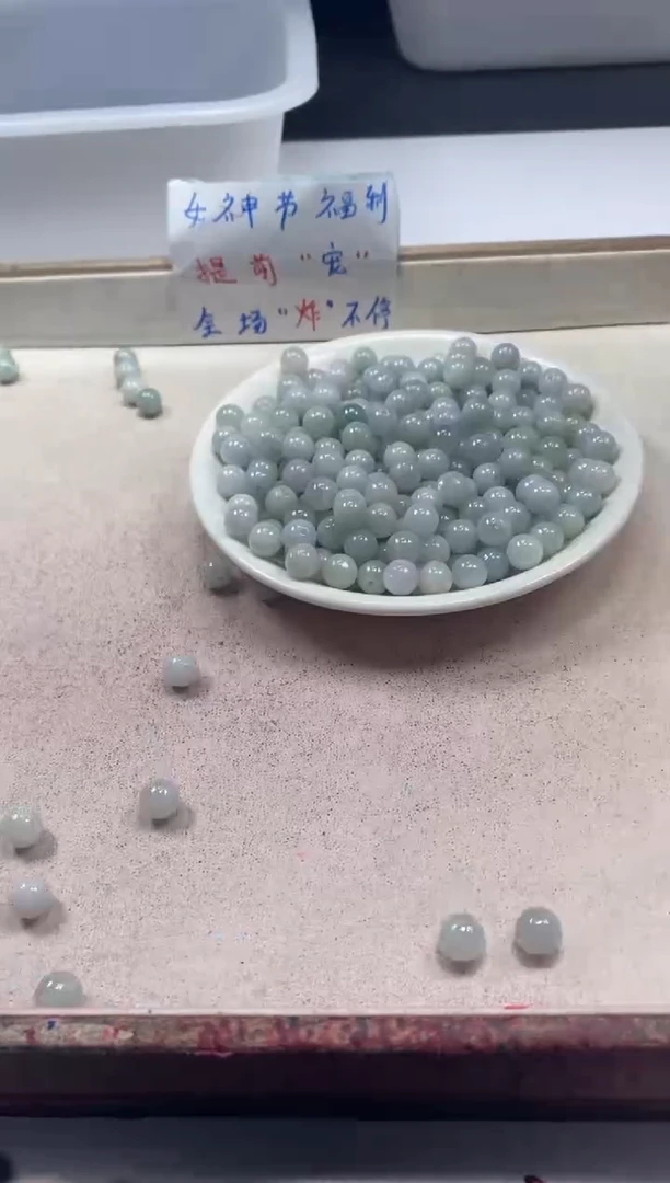 【闪购商品】翡翠颈饰未镶嵌w2581微瑕翡翠8mm*50颗