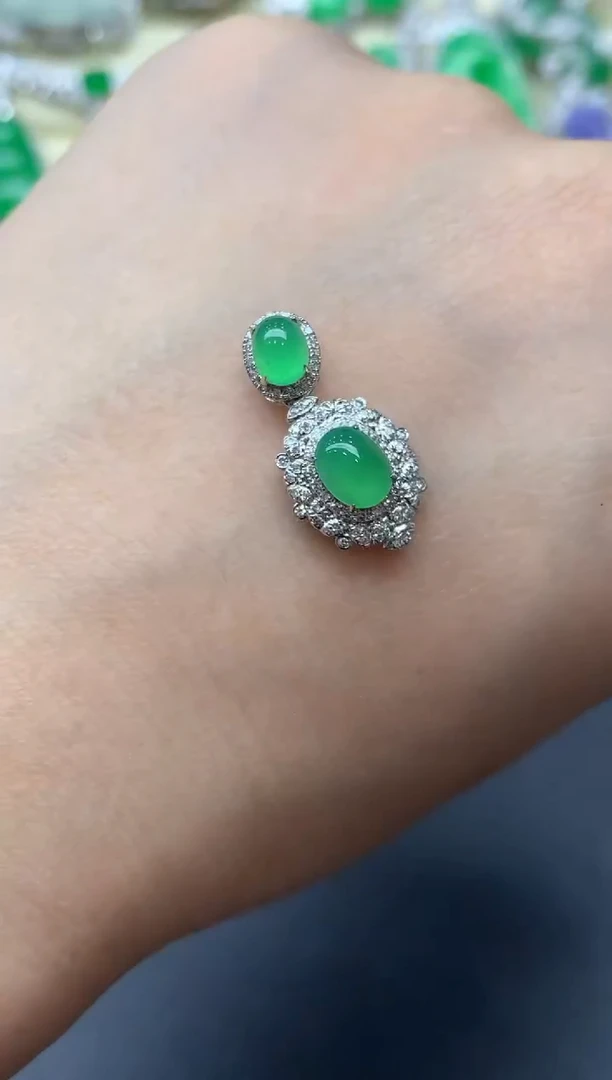 颈饰18K金镶嵌翡翠495-中国好珍宝