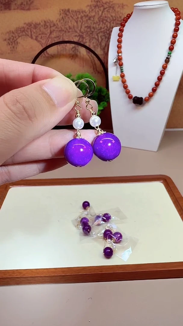 14K金镶嵌苏纪石（舒俱来）耳钉E218