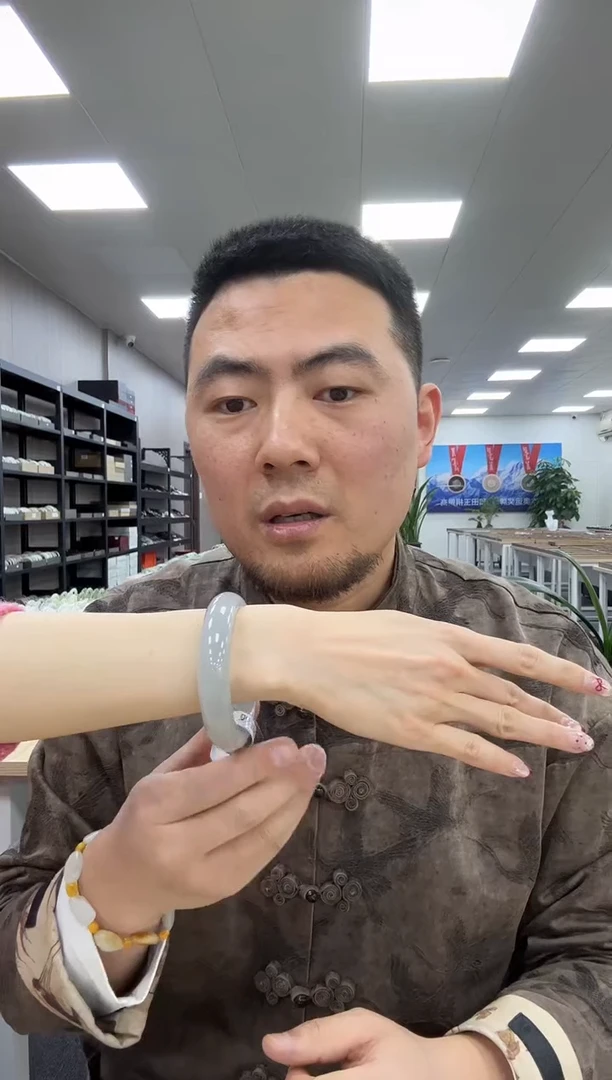 【闪购商品】和田玉手镯未镶嵌63-64