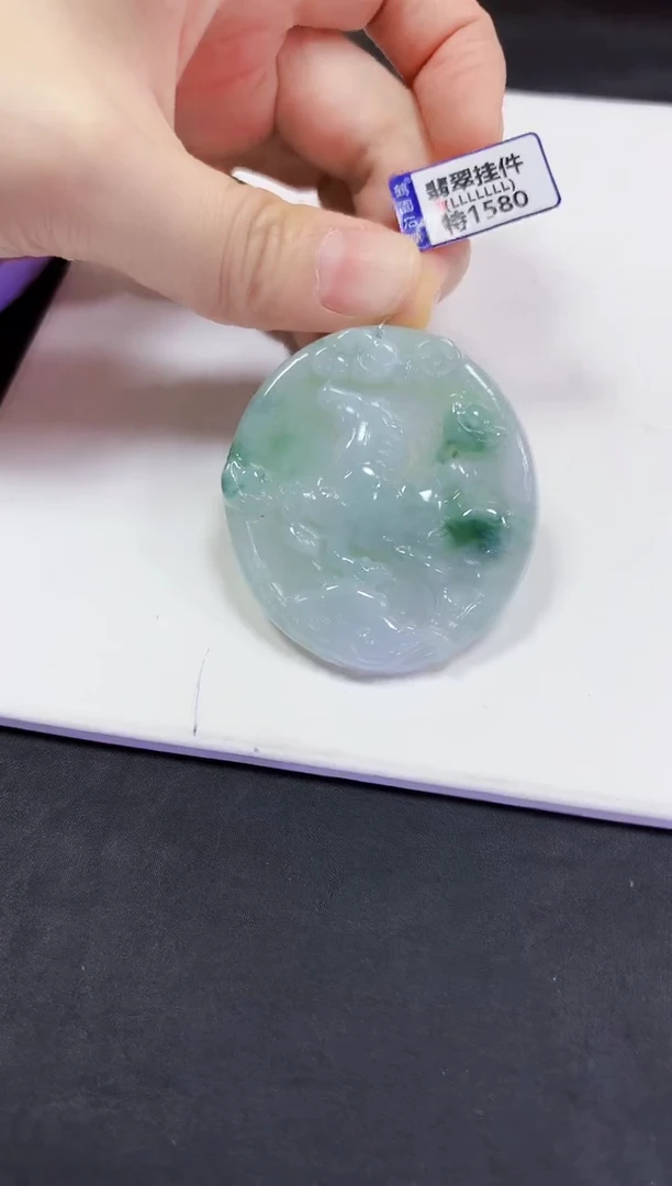 翡翠未镶嵌颈饰马