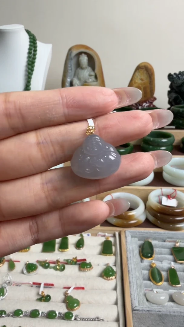 颈饰18K金镶嵌和田玉挂件