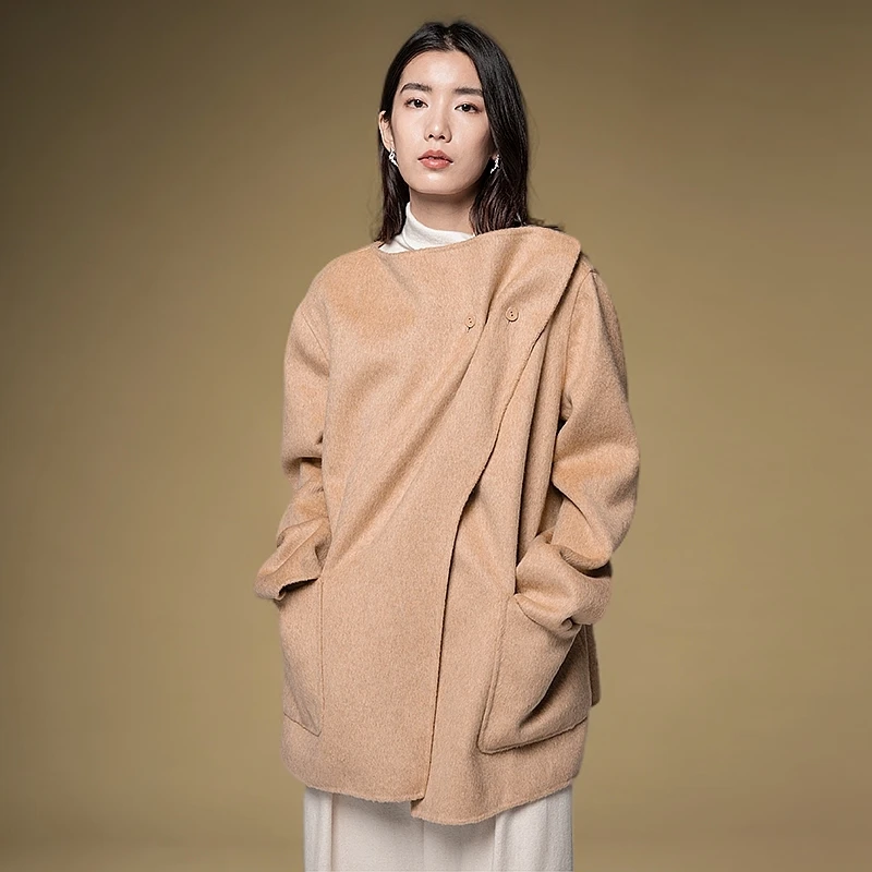 LIYIHAN柔软羊毛褶皱偏门襟立领秋冬冬季新款时尚洋气百搭女装