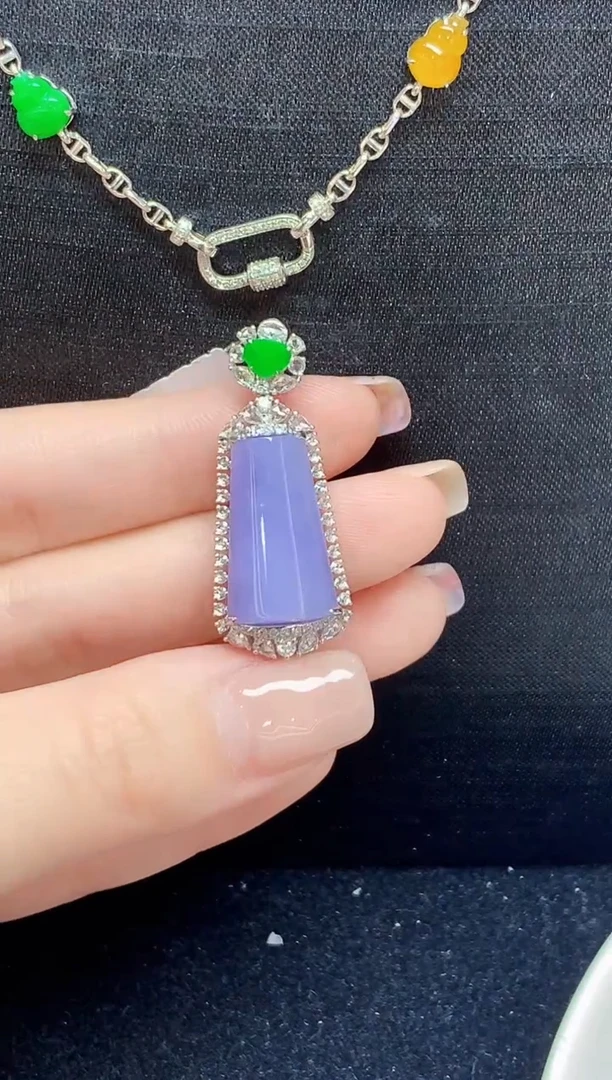 吊坠(不含链)18K金镶嵌翡翠多样性发其一