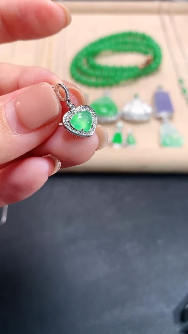 翡翠18K金镶嵌吊坠(不含链)爱心|1980+0