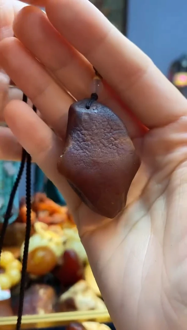 未镶嵌颈饰琥珀吊坠