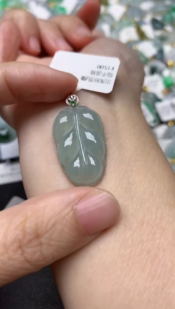 颈饰18K金镶嵌翡翠天然缅甸A货翡翠