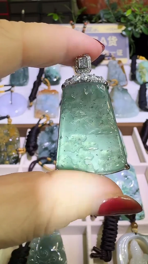 颈饰未镶嵌翡翠A货