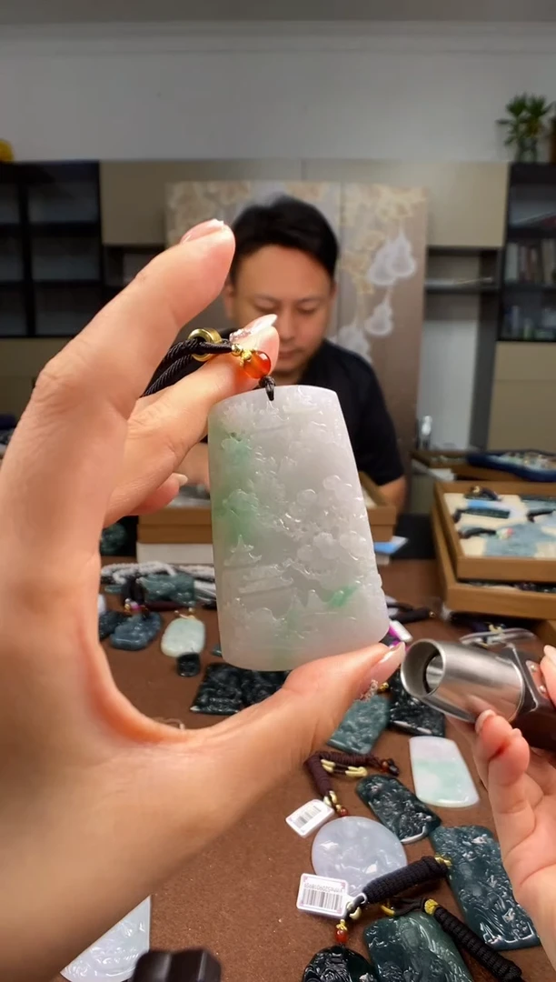 颈饰未镶嵌翡翠 多样性发其一