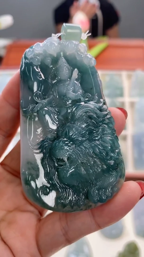 翡翠未镶嵌颈饰龙*天然缅甸翡翠A货