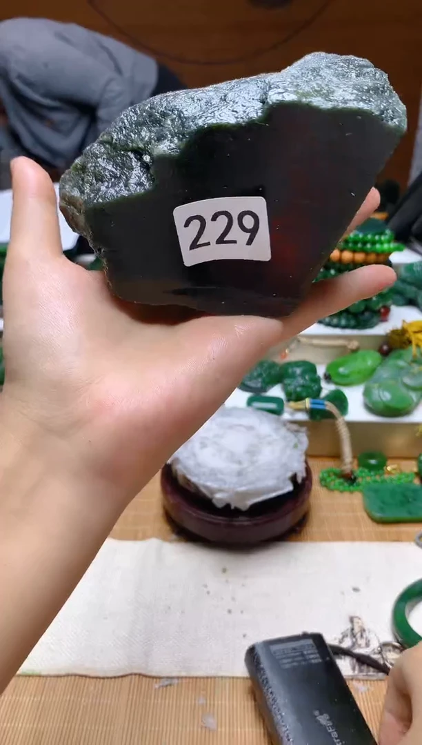 未镶嵌和田玉（碧玉）珠宝半成品1