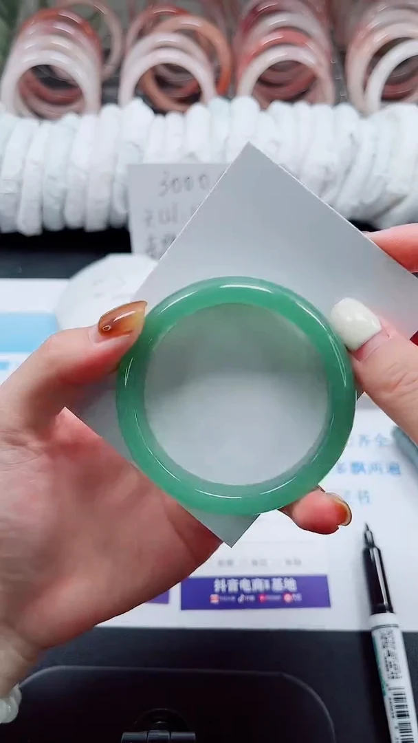 未镶嵌手镯石英质玉44-53.6