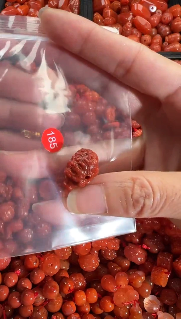 【闪购商品】南红玛瑙颈饰未镶嵌1