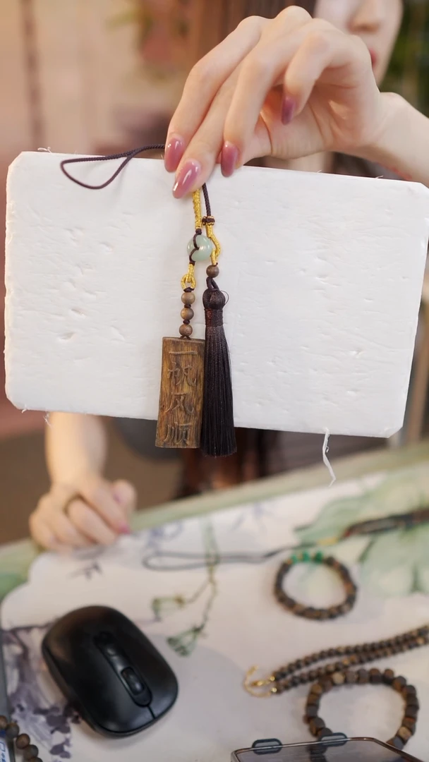 吊坠沉香名****好莺歌绿棋楠无事牌吊坠多样性发一