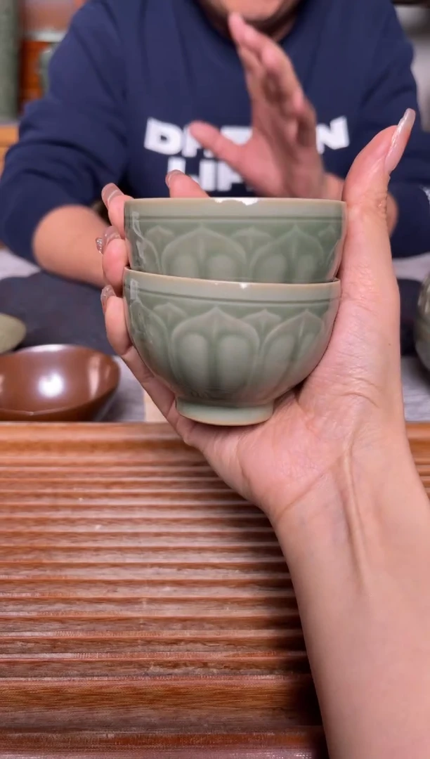 【闪购商品】其他青瓷莲瓣主人杯 一对
