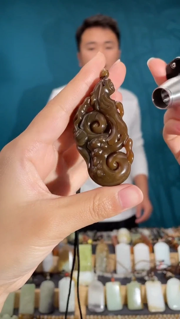 颈饰未镶嵌和田玉1