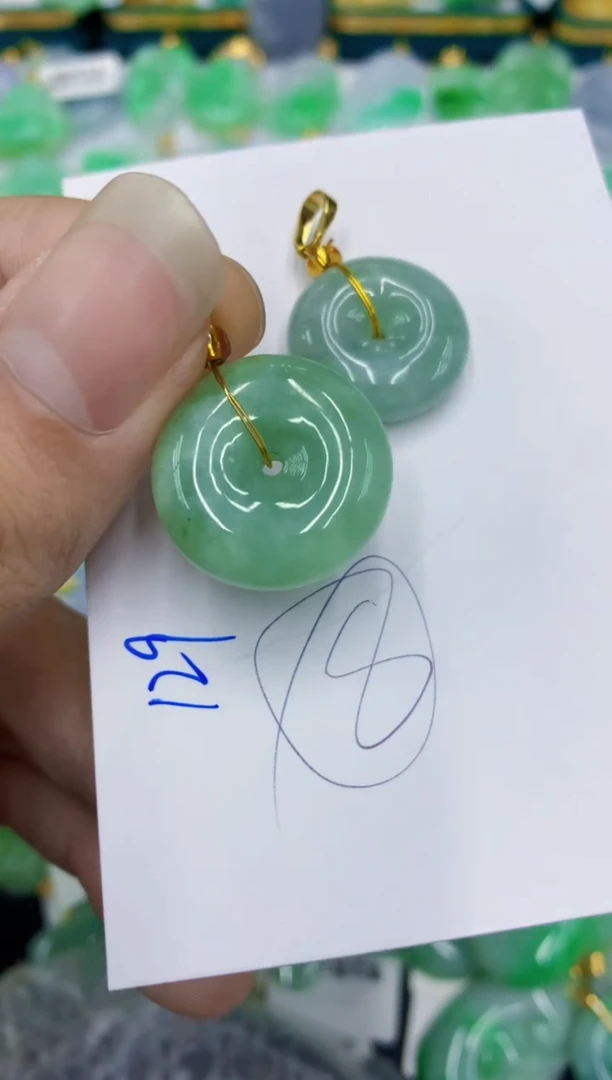 翡翠未镶嵌颈饰1111111111多样性发其一