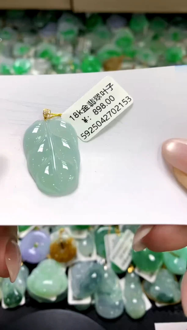 翡翠18K金镶嵌颈饰11111111111111111