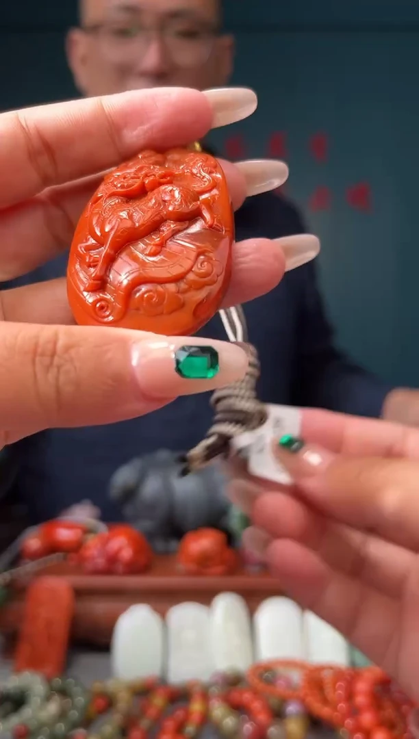 南红玛瑙未镶嵌颈饰吊坠