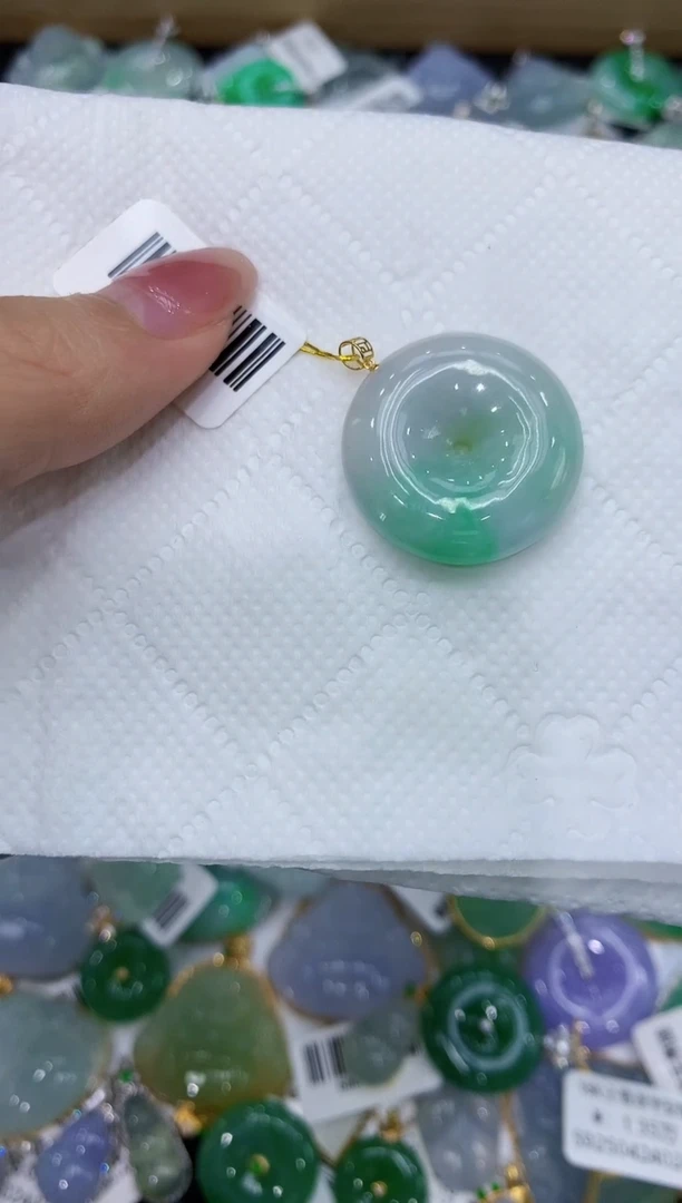 翡翠18K金镶嵌颈饰111111111111