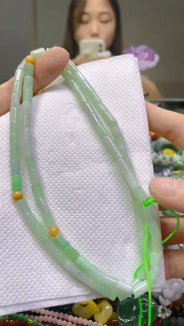 翡翠未镶嵌颈饰4MM/N/翡翠A货，一件也可是批发价