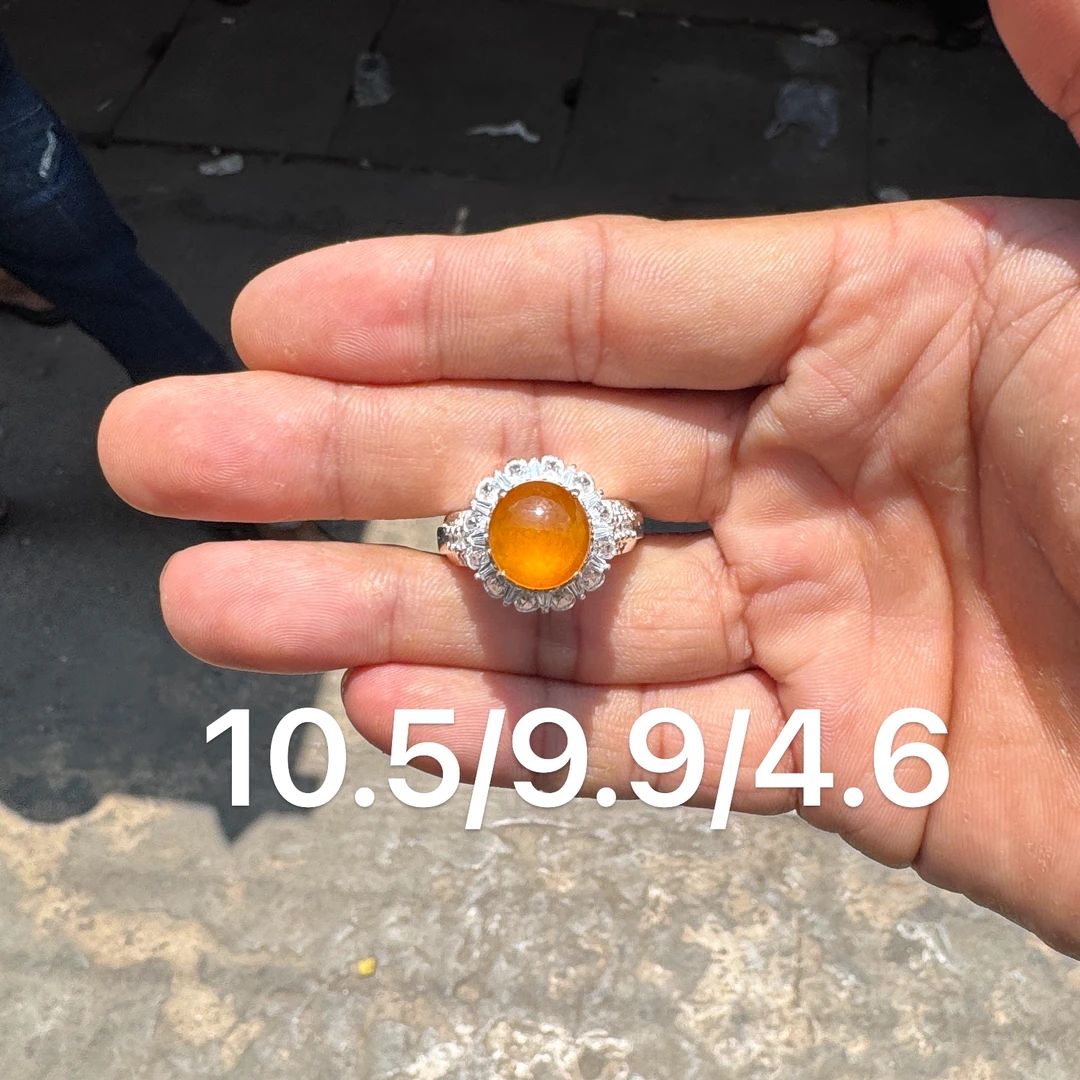 0616(小哪吒在源头)玻璃种翡翠炸光黄翡戒面杠味荧光足M120