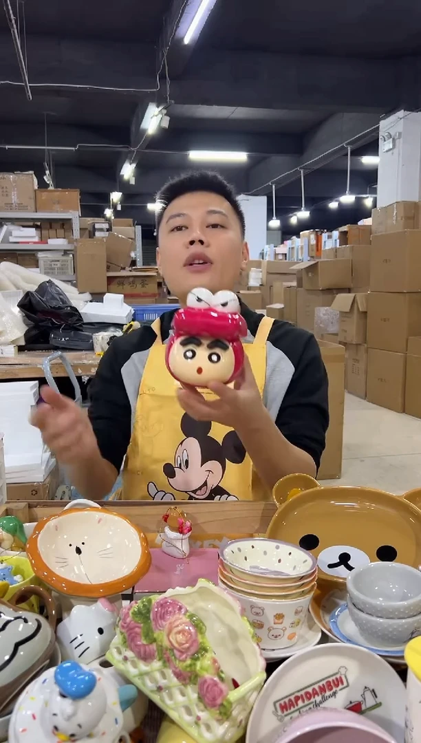 瓷片原盒变色蜡笔小新带盖杯