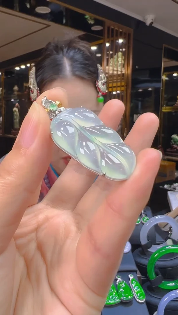 翡翠18K金镶嵌吊坠(赠链)088