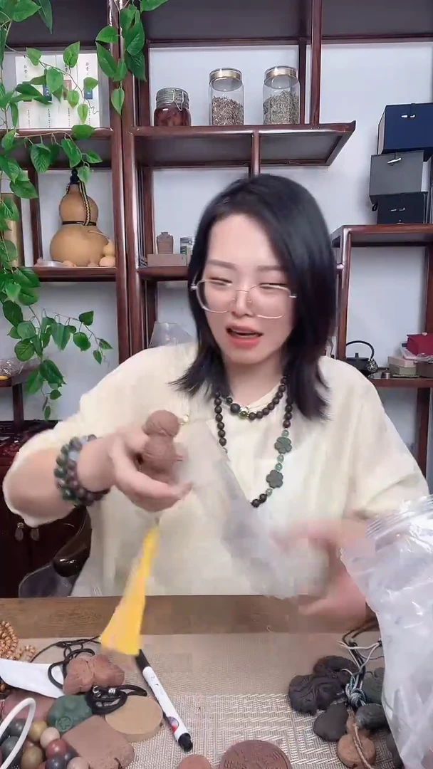 泥塑瑕疵九天香方的大手捻