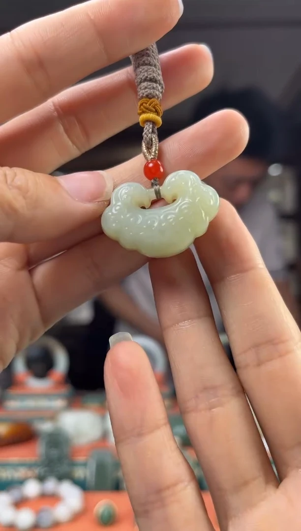 和田玉未镶嵌颈饰1