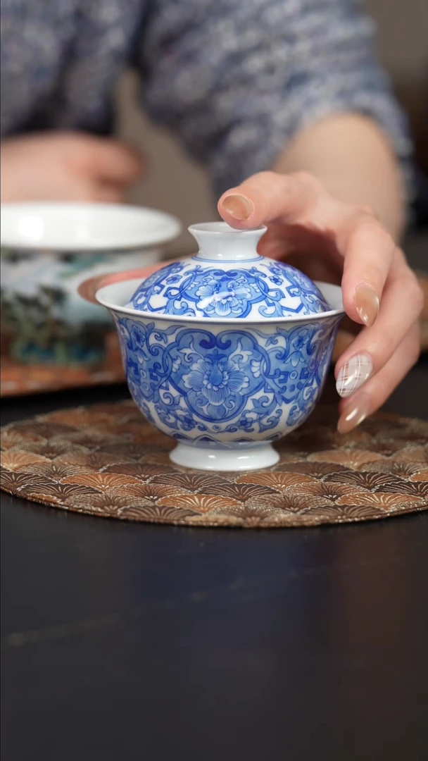 【闪购商品】杯看山柴窑青花图案盖碗