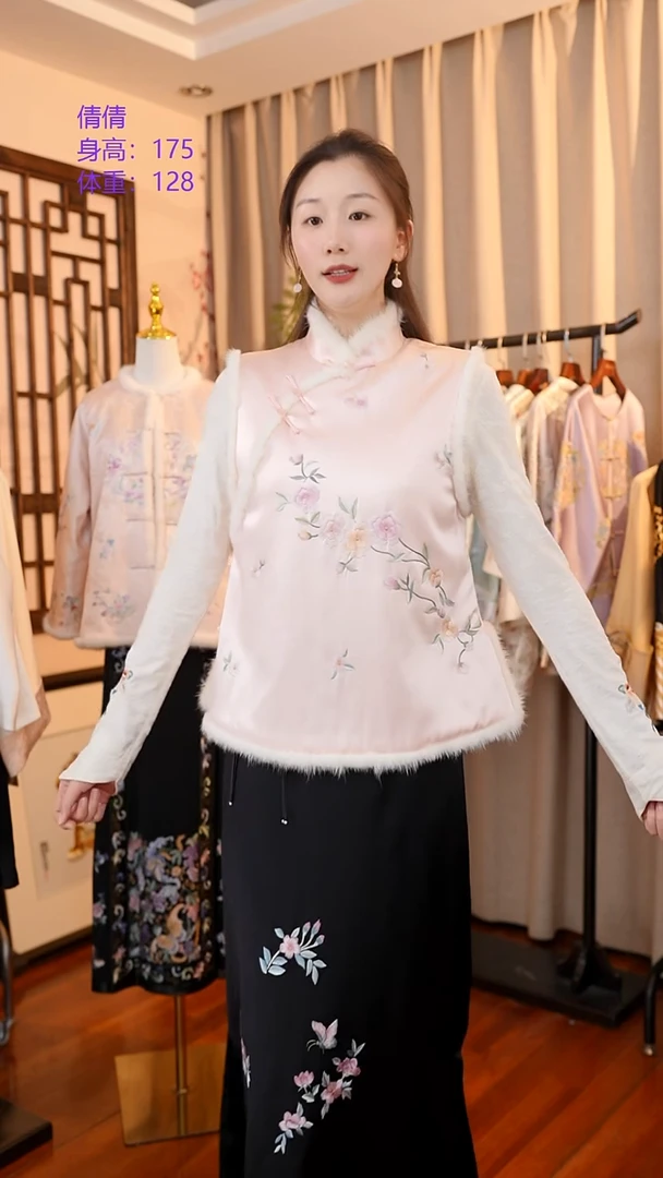 刺绣桑蚕丝非遗服饰一物一件