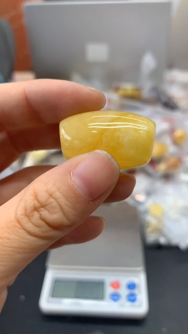 未镶嵌琥珀珠宝奇石882