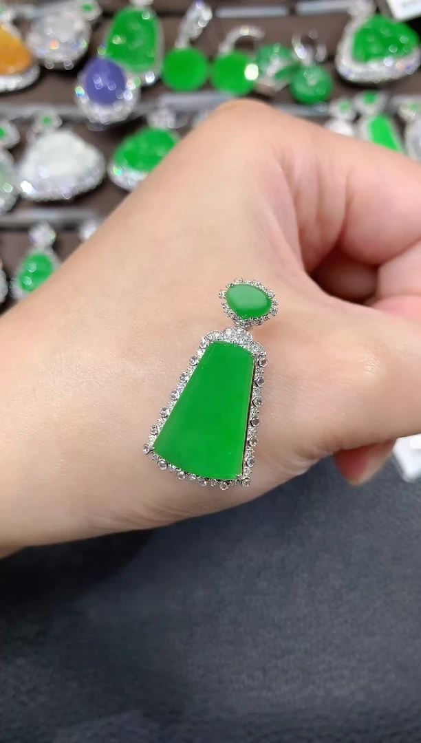 吊坠(不含链)18K金镶嵌翡翠C93