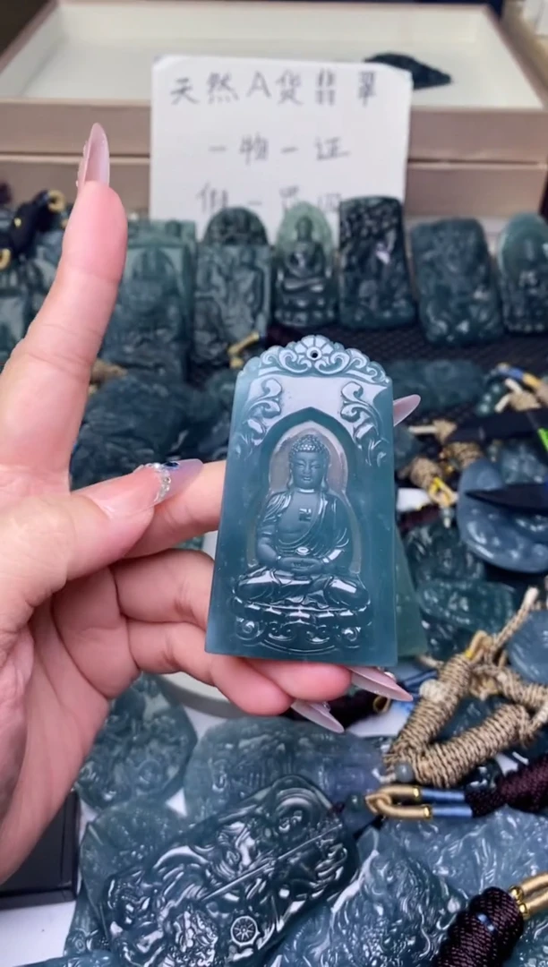 颈饰未镶嵌翡翠
