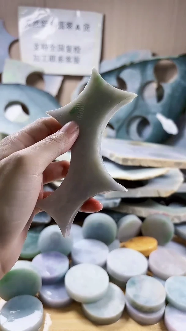 翡翠未镶嵌颈饰翡翠A货 温谭763