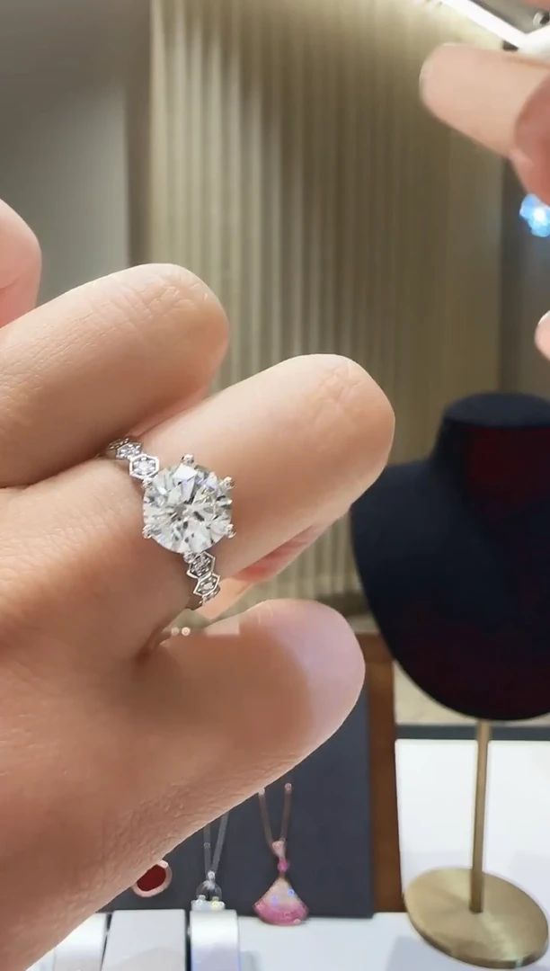 18K金镶嵌戒指/指环实验室培育钻石2克拉培育钻戒指