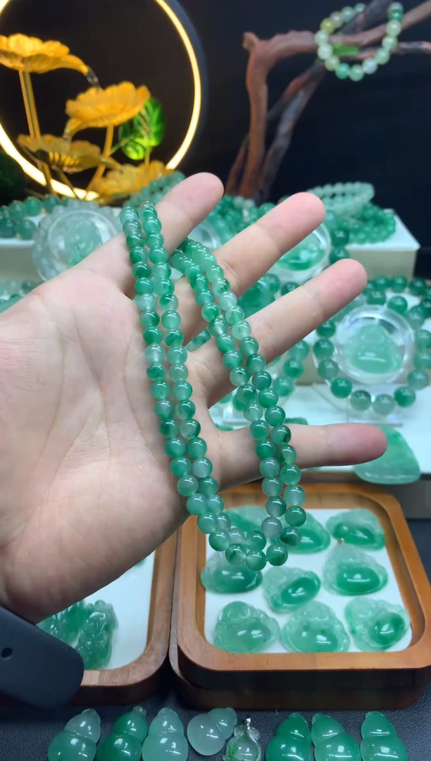 石英质玉（非洲翠）未镶嵌项链卡7；91颗珠子项链