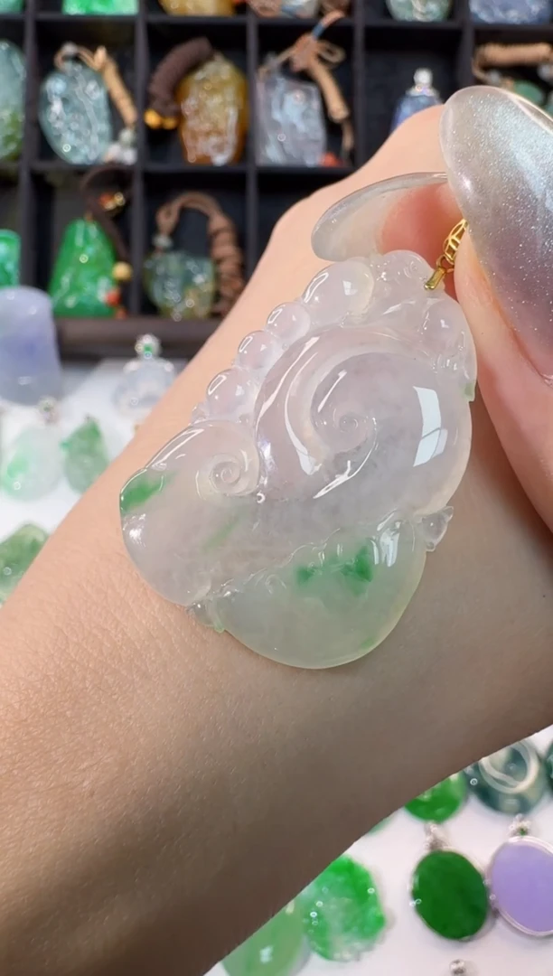 颈饰18K金镶嵌翡翠缅甸A货翡翠